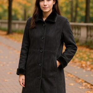 Calvin Klein Black Trench Coat with Luxurious Faux Fur

Condition: Pre-owned,